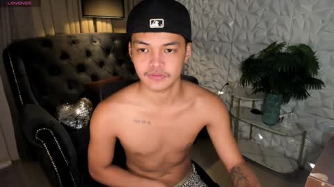 Snapshot of asianhugescott chatting on 11/01/25, 05:26 VICTORIA SCOTT online show from 11/01/25, 05:26