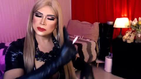 Snapshot of asianlovelykhim chatting on 02/14/25, 01:40 Ara online show from 02/14/25, 01:40