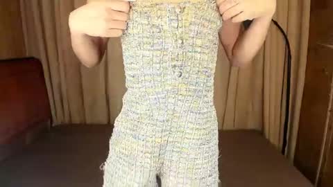 Snapshot of asianprettypetite chatting on 02/18/25, 12:17 CHESKA online show from 02/18/25, 12:17