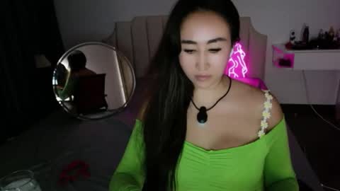 Snapshot of asianqueen777ohmi chatting on 05/28/26, 04:43 Rose Mingna online show from 05/28/26, 04:43