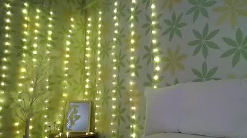 Snapshot of asianshiny chatting on 02/14/25, 09:34 Alice online show from 02/14/25, 09:34