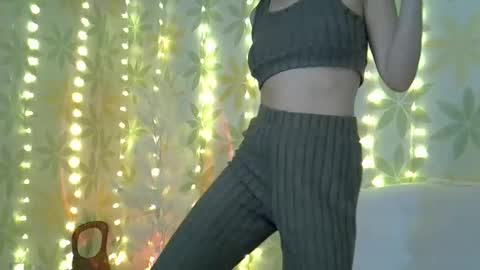 Snapshot of asianshiny chatting on 09/15/25, 08:03 Alice online show from 09/15/25, 08:03