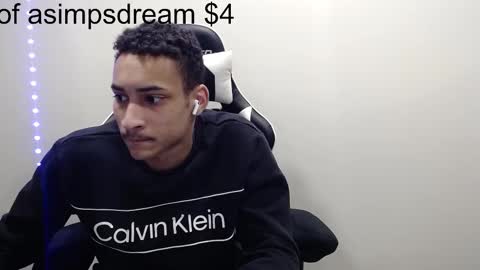 Snapshot of asimpsdream chatting on 02/13/25, 02:42 asimpsdream online show from 02/13/25, 02:42