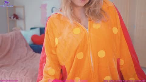 Snapshot of asiri_ocean chatting on 02/27/26, 05:35 Asiri pronounced Ah-siri Please no nicknames 3 online show from 02/27/26, 05:35