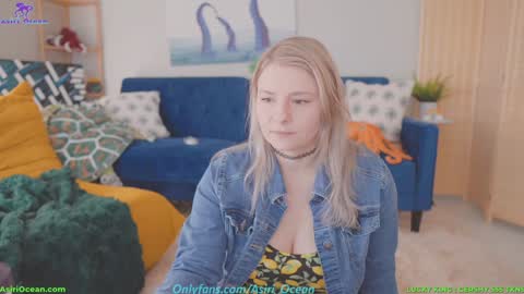 Asiri   pronounced Ah-siri Please no nicknames   3 online show from 03/11/26, 02:34