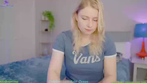 Asiri   pronounced Ah-siri Please no nicknames   3 online show from 03/20/26, 02:22