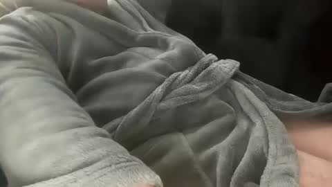 Snapshot of askmeanything86 chatting on 02/08/25, 05:29 Ask me Anything online show from 02/08/25, 05:29