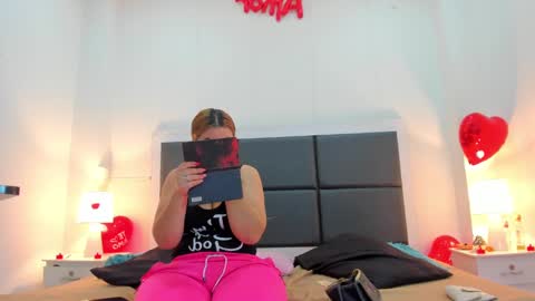 Snapshot of aslhyn_gomez chatting on 02/20/25, 01:19 Aslhyn online show from 02/20/25, 01:19