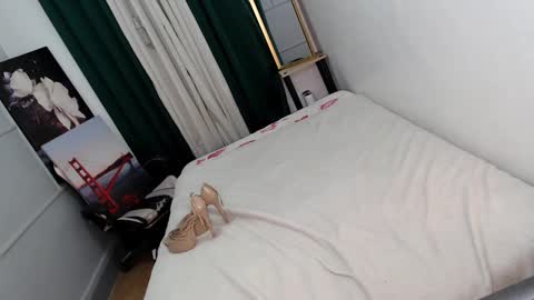 Snapshot of asmodeus_daughter chatting on 12/21/24, 07:35 Margaux Miller online show from 12/21/24, 07:35