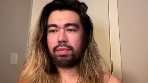 Snapshot of asmrtease chatting on 12/19/24, 01:18 Daemon online show from 12/19/24, 01:18