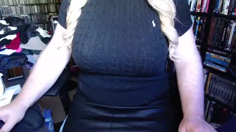 Snapshot of aspen_vale chatting on 06/13/26, 11:30 Aspen Vale online show from 06/13/26, 11:30