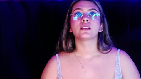 Snapshot of aspenruss chatting on 09/19/25, 03:30 online show from 09/19/25, 03:30