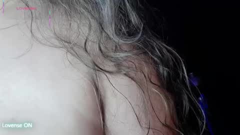 Snapshot of aspenruss chatting on 10/18/25, 07:25 online show from 10/18/25, 07:25