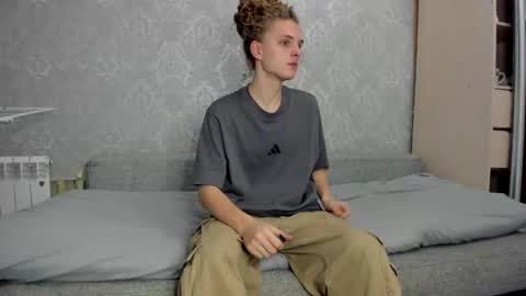 Snapshot of asphalt_surfer chatting on 09/09/25, 01:21 asphalt surfer online show from 09/09/25, 01:21