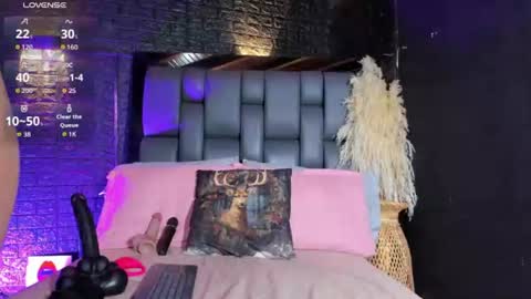 Snapshot of assia_roos chatting on 06/19/26, 10:30 Nahomi online show from 06/19/26, 10:30