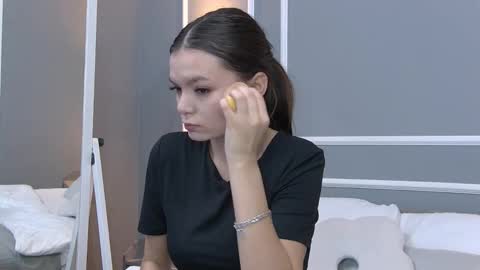 Aster Quinn online show from 10/25/25, 03:51