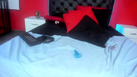 Snapshot of astral_amour chatting on 12/19/24, 10:02 astral online show from 12/19/24, 10:02