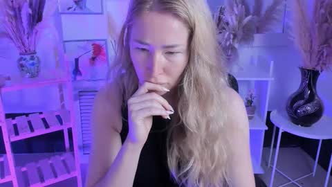 astramonroe online show from 09/10/25, 04:45