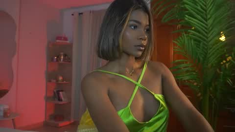 Snapshot of astrea_1 chatting on 12/02/25, 10:05 Astrea online show from 12/02/25, 10:05