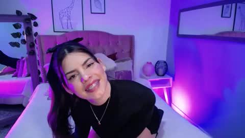 Snapshot of astrid_velle chatting on 10/12/25, 04:44 astrid_velle online show from 10/12/25, 04:44