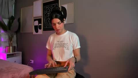 Snapshot of astrid_velle chatting on 05/01/26, 01:10 astrid_velle online show from 05/01/26, 01:10