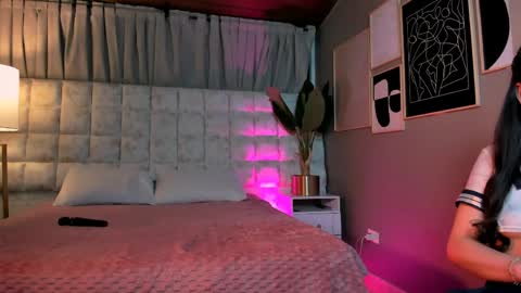 Snapshot of astrid_velle chatting on 05/09/26, 01:33 astrid_velle online show from 05/09/26, 01:33