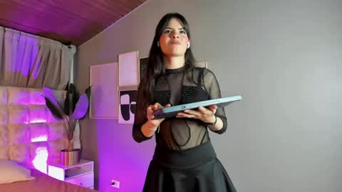 Snapshot of astrid_velle chatting on 05/26/26, 12:17 astrid_velle online show from 05/26/26, 12:17