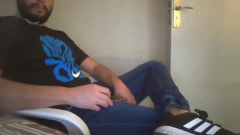 Snapshot of astro_boy_01 chatting on 12/24/24, 10:28 astro_boy_01 online show from 12/24/24, 10:28