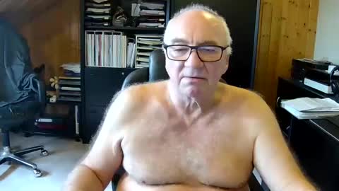 asusandy online show from 01/04/25, 11:00