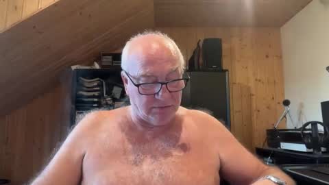 asusandy online show from 09/25/25, 02:21