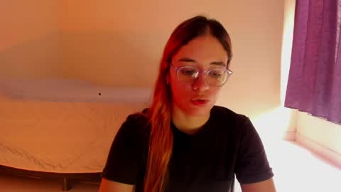 Snapshot of atenas__05 chatting on 04/19/26, 04:50 atenas online show from 04/19/26, 04:50