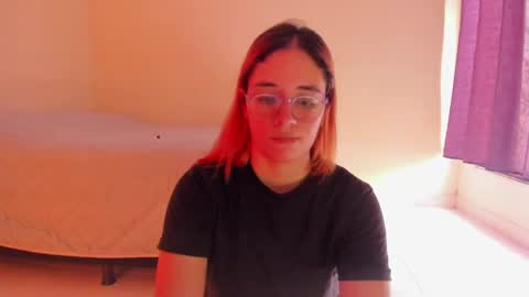 Snapshot of atenas__05 chatting on 04/19/26, 06:10 atenas online show from 04/19/26, 06:10