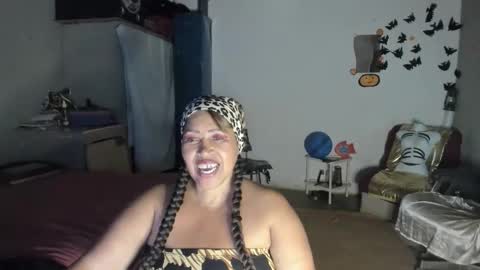 atenea412929 online show from 10/18/25, 12:57