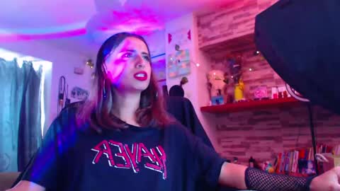 Snapshot of ateneasairce chatting on 02/11/25, 04:24 Atenea online show from 02/11/25, 04:24