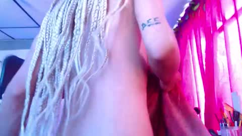 Snapshot of ateneasairce chatting on 09/23/25, 01:25 Atenea online show from 09/23/25, 01:25