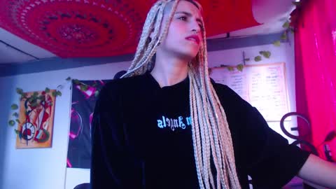 Snapshot of ateneasairce chatting on 10/27/25, 03:05 Atenea online show from 10/27/25, 03:05