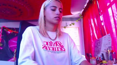 Snapshot of ateneasairce chatting on 11/28/25, 03:04 Atenea online show from 11/28/25, 03:04