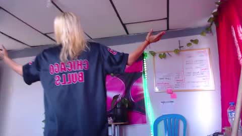 Snapshot of ateneasairce chatting on 12/05/25, 12:58 Atenea online show from 12/05/25, 12:58