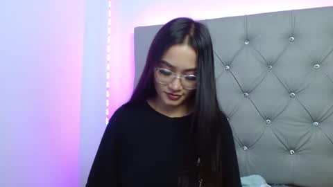 Snapshot of atheneaaa_ chatting on 10/17/25, 10:45 Athenea online show from 10/17/25, 10:45