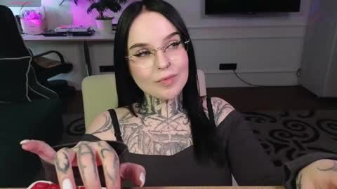 online every day between 10am-23pm online show from 04/11/26, 07:45