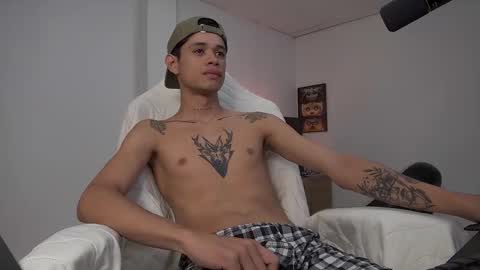 Snapshot of atreus_oficial chatting on 10/20/25, 09:26 Atreus online show from 10/20/25, 09:26