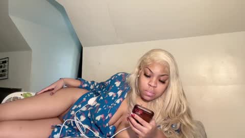 Snapshot of aunyxxx chatting on 02/07/25, 09:48 aunyxxx online show from 02/07/25, 09:48