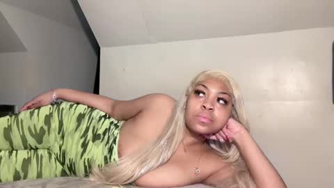 Snapshot of aunyxxx chatting on 02/10/25, 10:40 aunyxxx online show from 02/10/25, 10:40