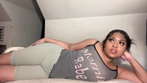 Snapshot of aunyxxx chatting on 10/08/25, 11:35 aunyxxx online show from 10/08/25, 11:35