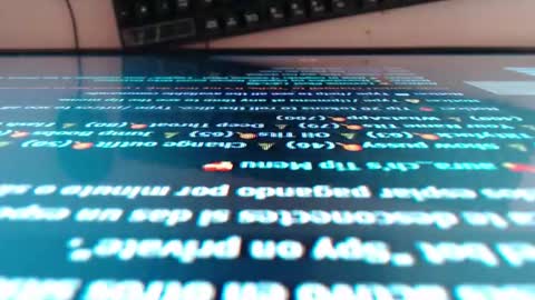 Snapshot of aura_ch chatting on 12/04/25, 10:57 Aura online show from 12/04/25, 10:57