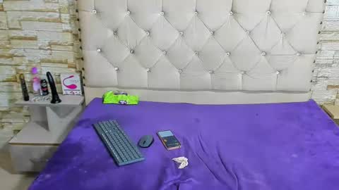 Monii Yi online show from 01/04/25, 09:54