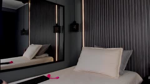 Snapshot of aurabakers chatting on 01/29/25, 07:00 Aura online show from 01/29/25, 07:00