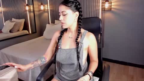 Snapshot of aurabakers chatting on 02/05/25, 12:06 Aura online show from 02/05/25, 12:06