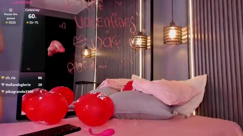 Snapshot of aurabakers chatting on 02/15/25, 04:12 Aura online show from 02/15/25, 04:12