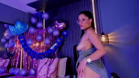 Snapshot of aurabakers chatting on 03/11/25, 03:45 Aura online show from 03/11/25, 03:45